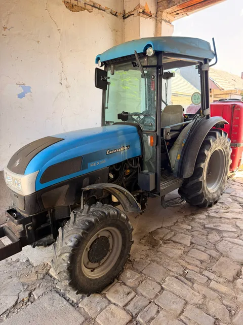 Traktor Landini REX 90S (r.v. 2015, 90 koní) + kompletní vinohradnické příslušenství