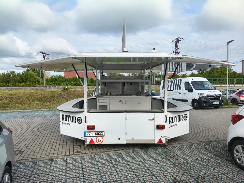 Mobilní bar / výčepní přívěs