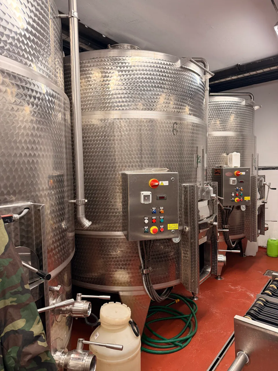 Vinifikátor 5 000 l top stav míchání, ohřev, chlazení