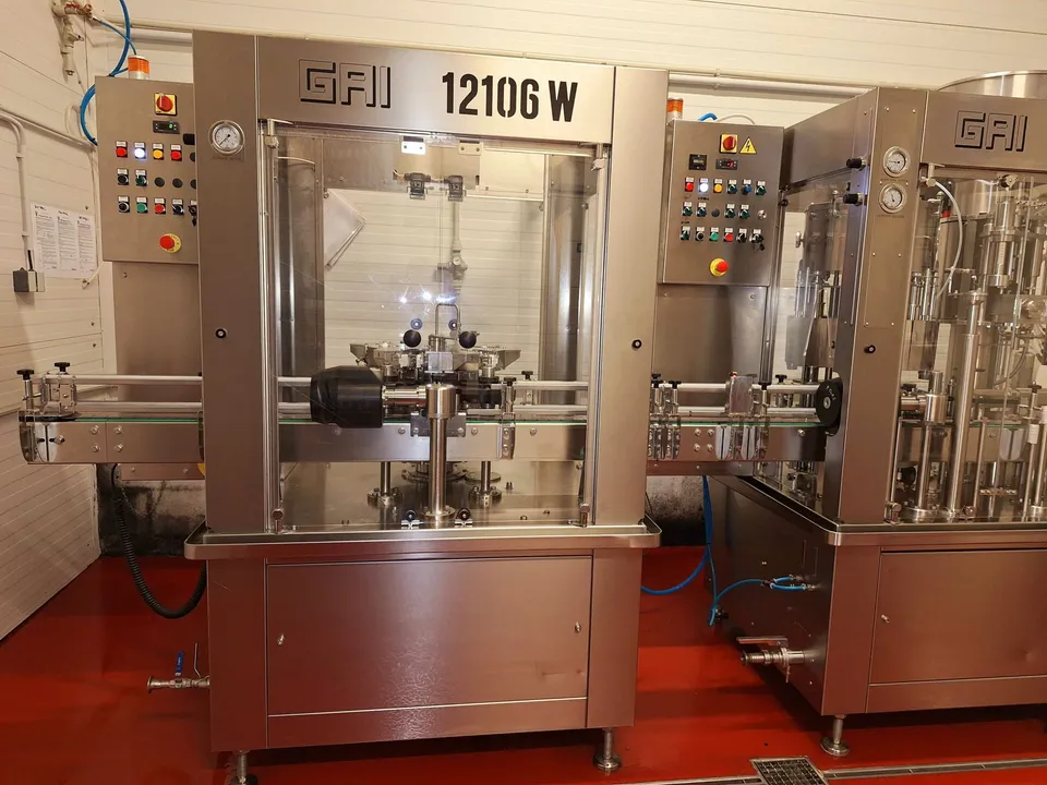 Plnoautomatická vystřikovačka lahví GAI 12106W