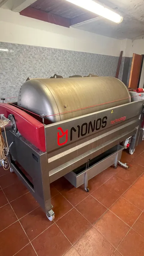 Pneumatický lis na hrozny SK Škrlj PSP 12 – Monos (1 200 l)