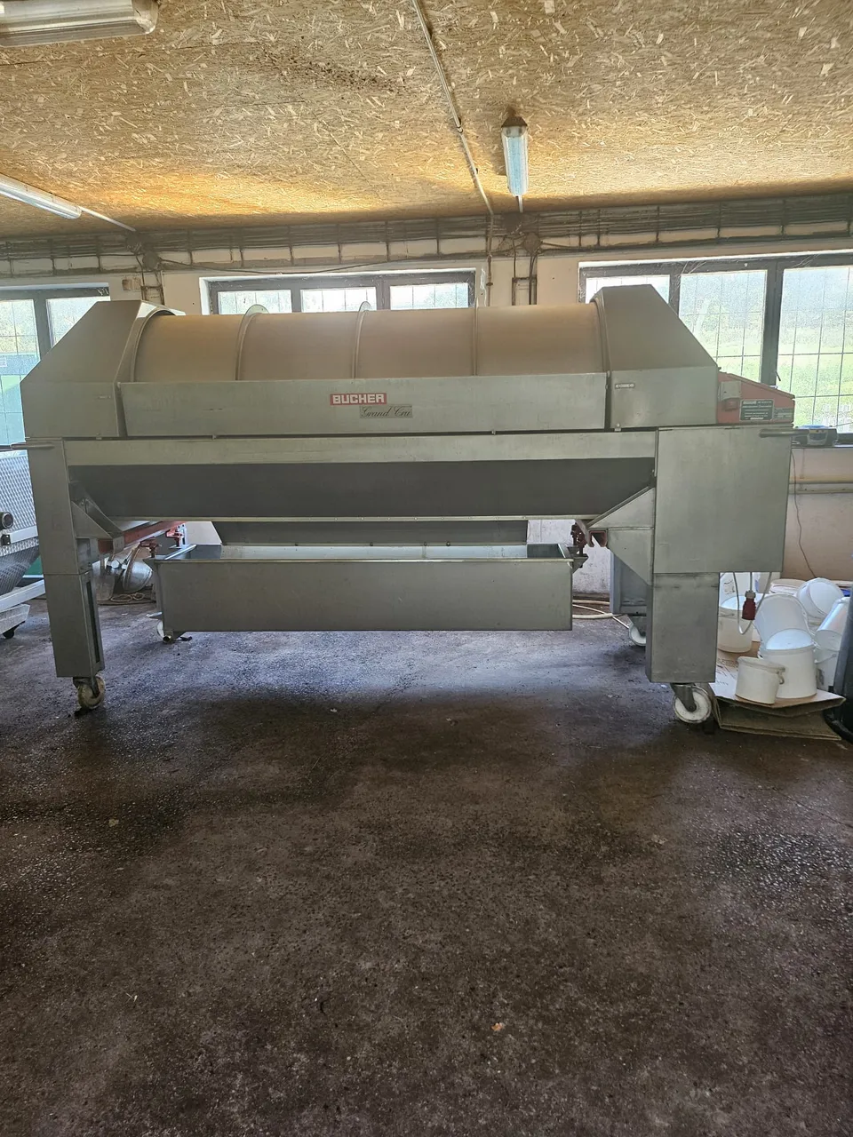 Pneumatický lis Bucher 2500