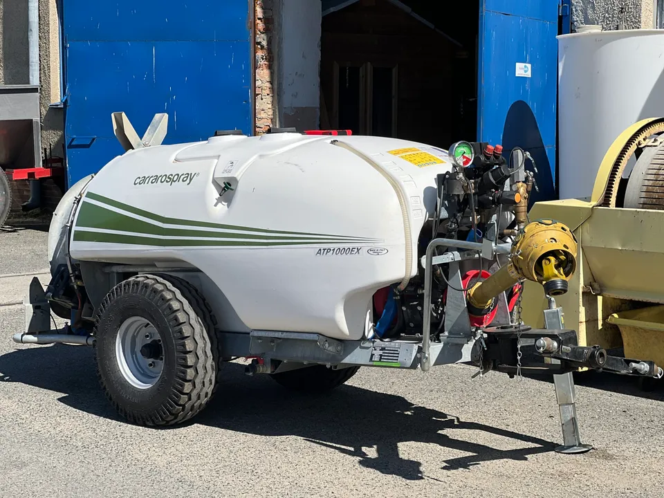Tažený rosič Carrarospray 1 000 l