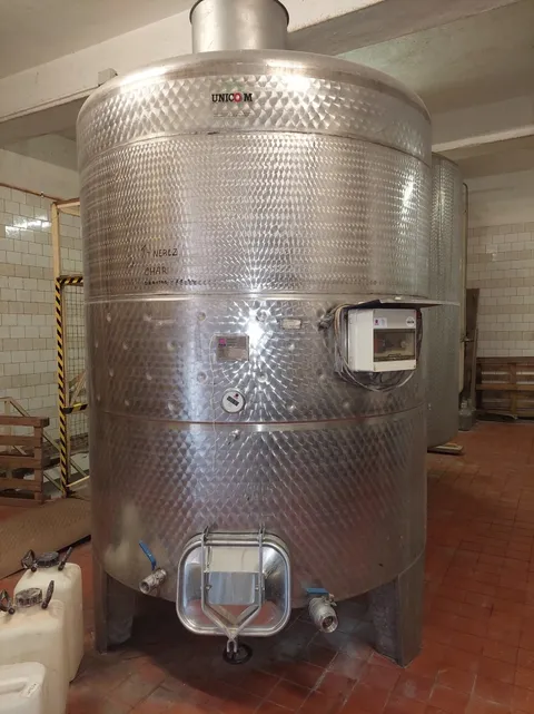 Vinifikátor 5 500 l Unicom s mícháním