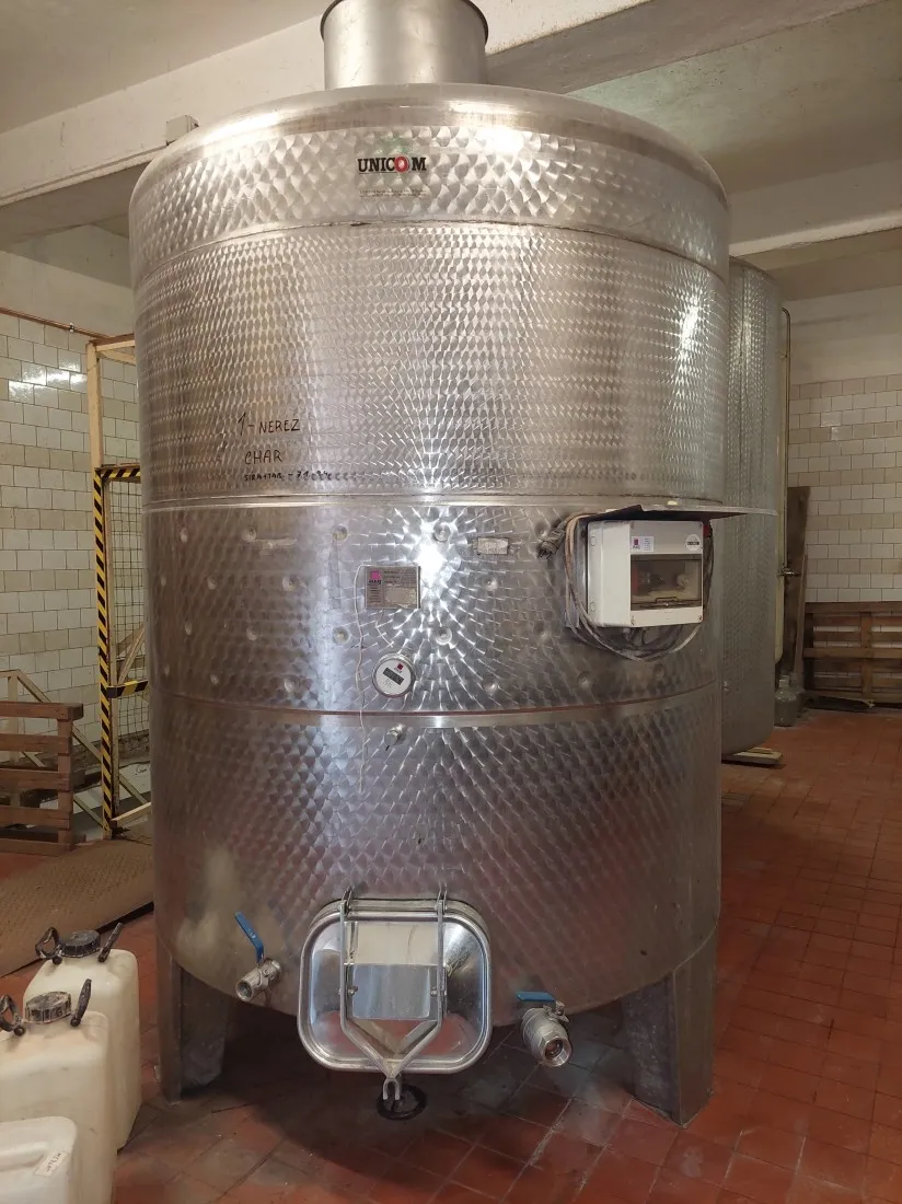 Vinifikátor 5 500 l Unicom s mícháním