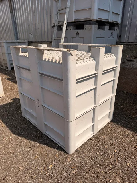 Plastový kontejner BigBox 1 000 l velký 120 × 100 × 115 + nerezový podstavec