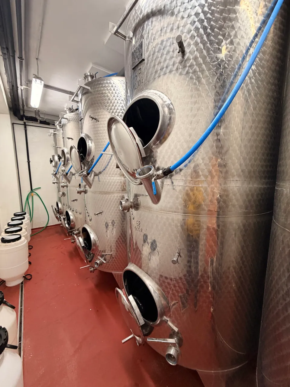 Nerezová nádrž Unicom dělená 1 400 + 1 200 l