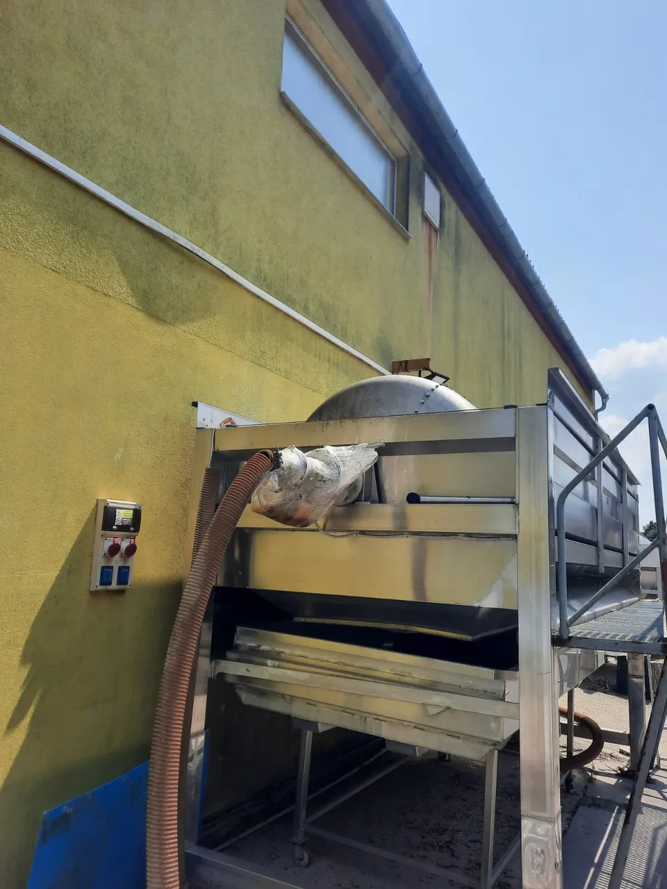 Pneumatický lis Weiss 4 000 l uzavřený - vadná membrána
