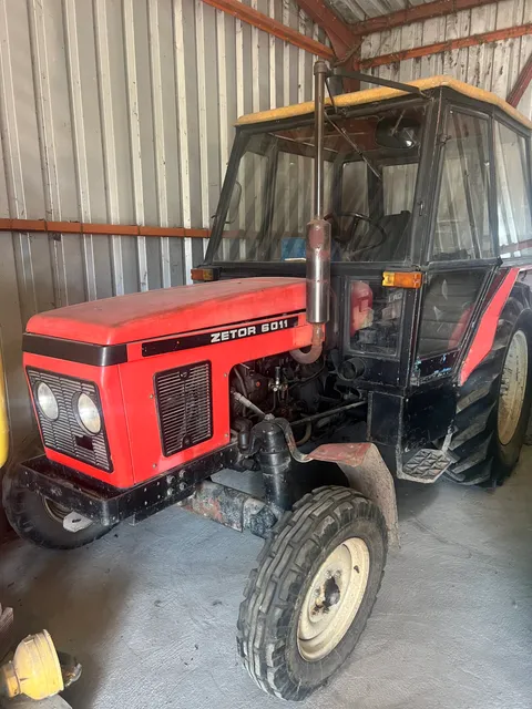 Traktor Zetor 6911