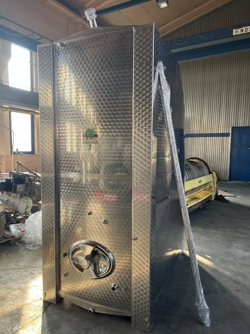 Nerezová nádrž 5 000 l do klenby s chlazením