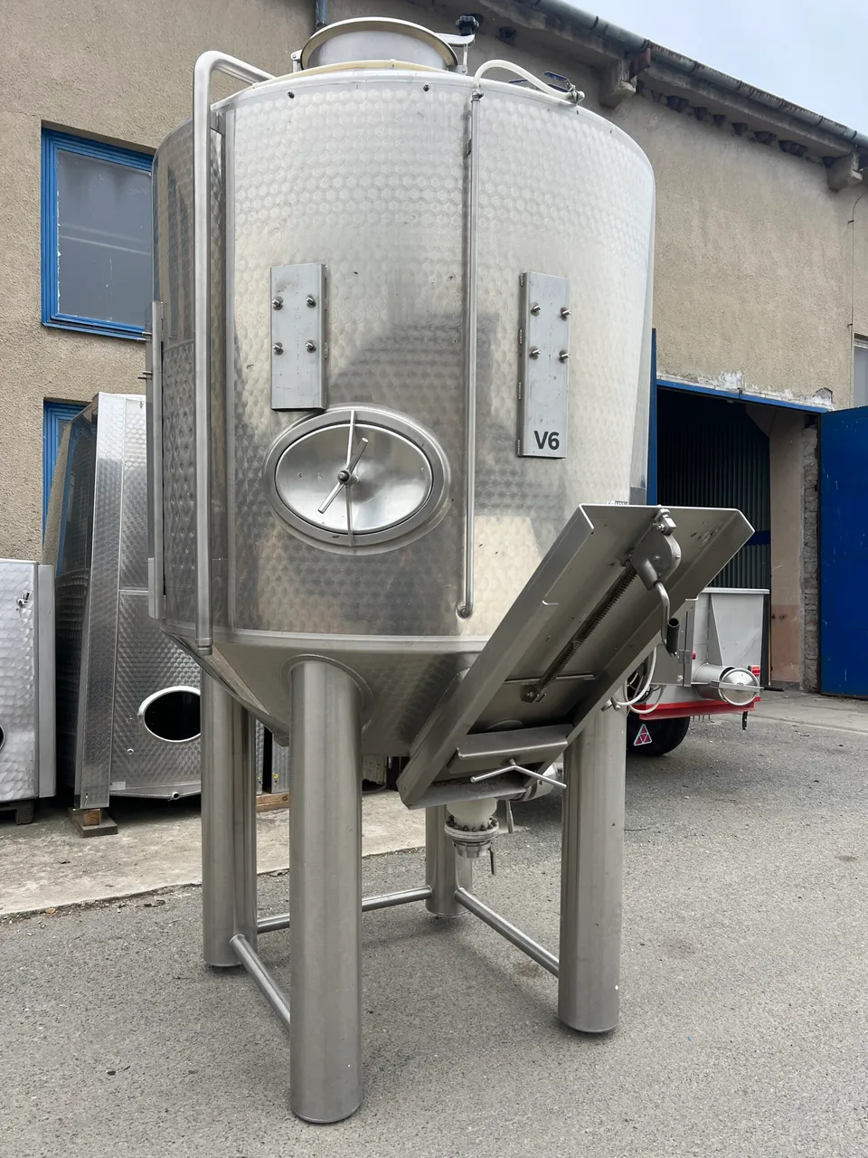Vinifikátor 4 500 l Škrlj top 2 ks