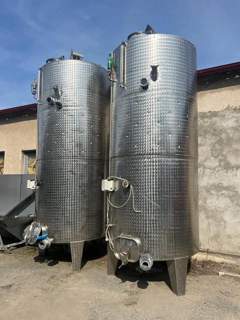 Vinifikátor 7 000 l