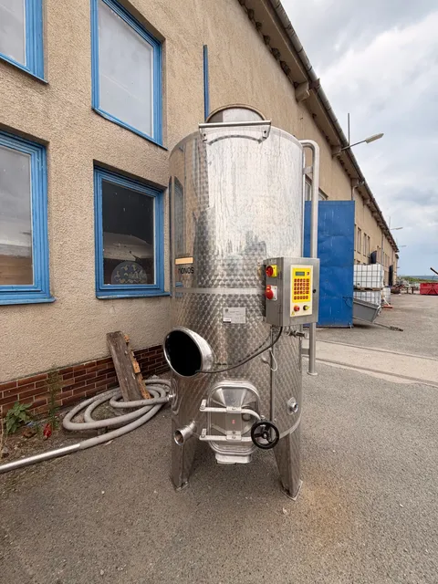 Vinifikátor Škrlj 2 000 l se skrápěním