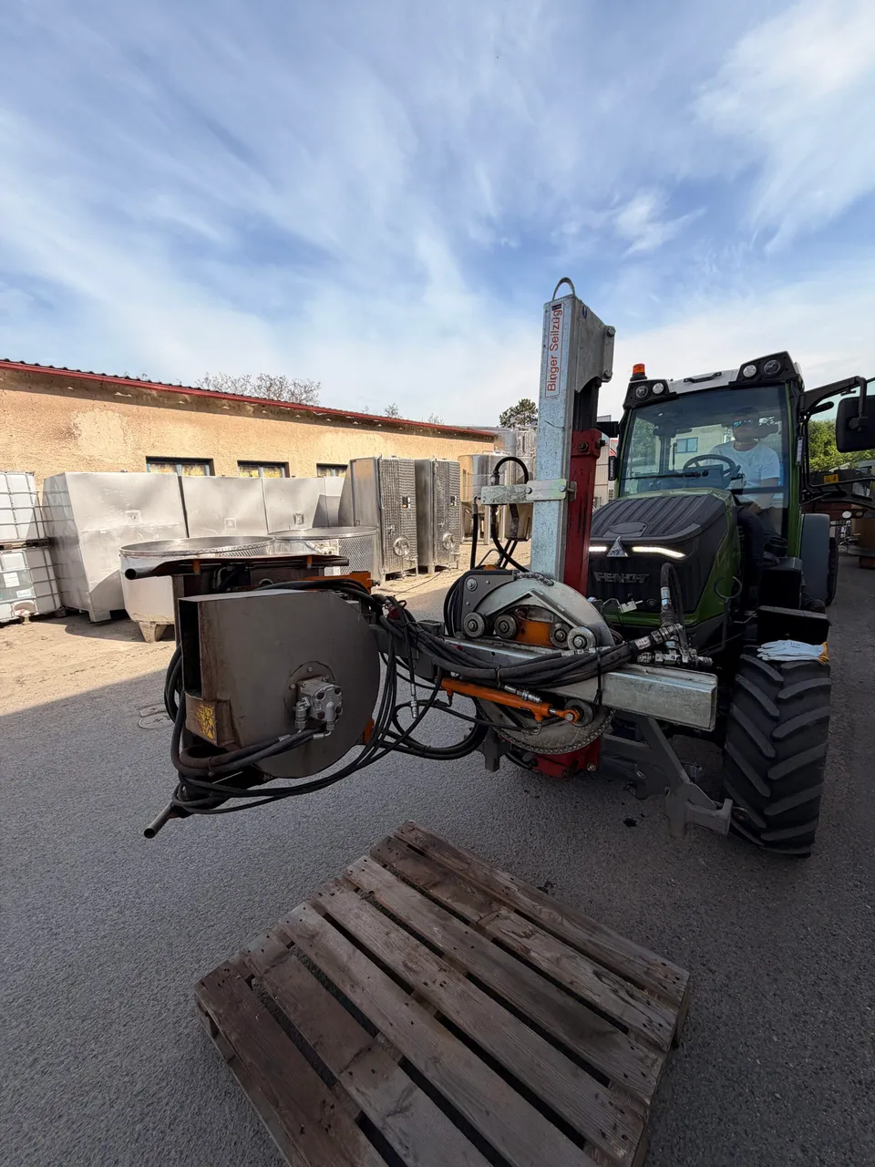 Odlistovač Binger Seilzug + otočný hydraulický držák – r.v. 2015