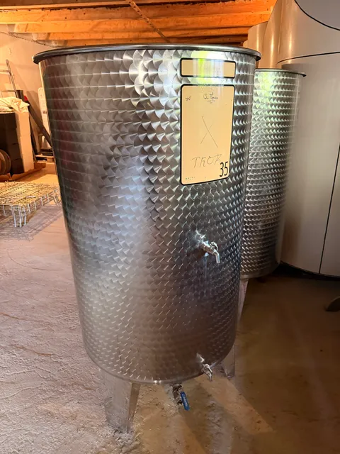 Nerezové nádrže s plovoucím víkem 520 l
